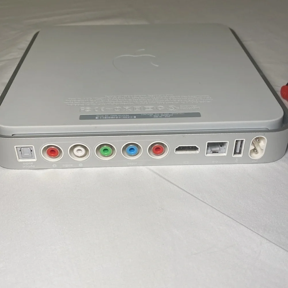 Apple TV White 1st Generation Model A1218 Streamer w/ Remote, Charging Cord EUC